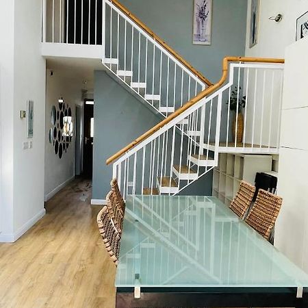 Modern City Centre House Голуэй Экстерьер фото