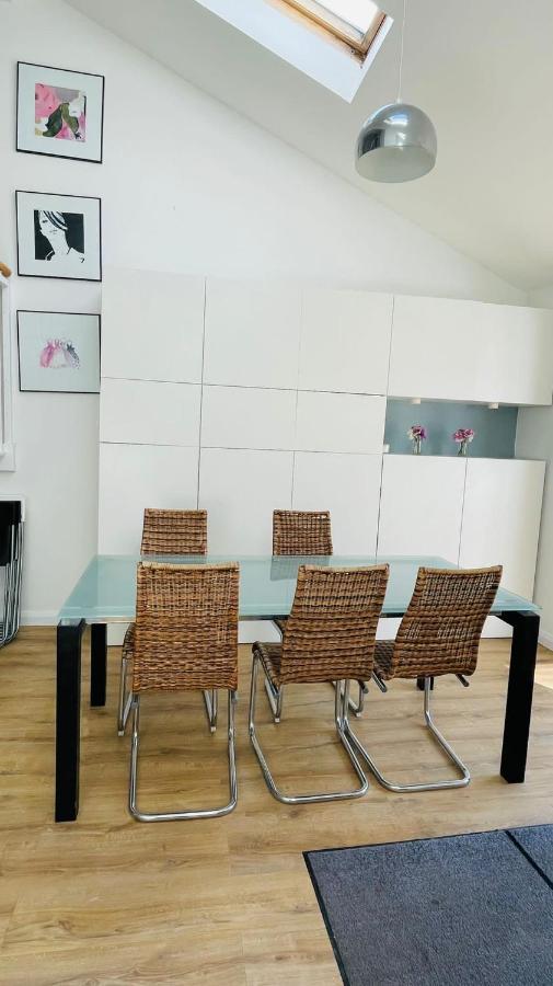 Modern City Centre House Голуэй Экстерьер фото